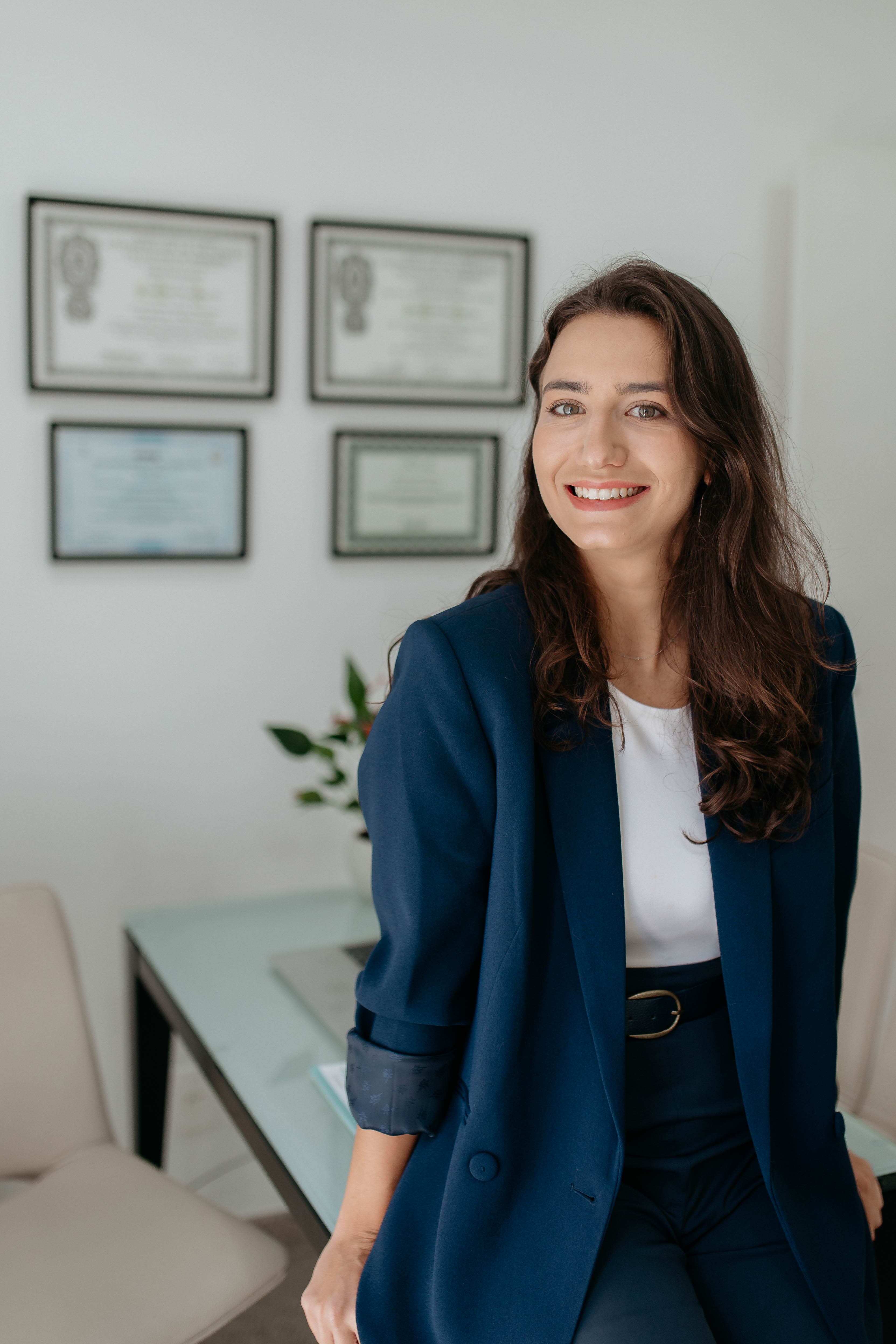 Dra. Julia M. Bianchini no consultório